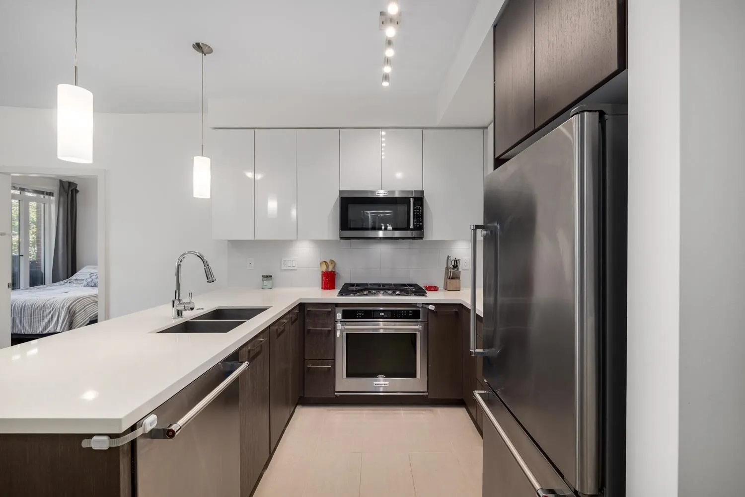 217 22 E Royal Avenue