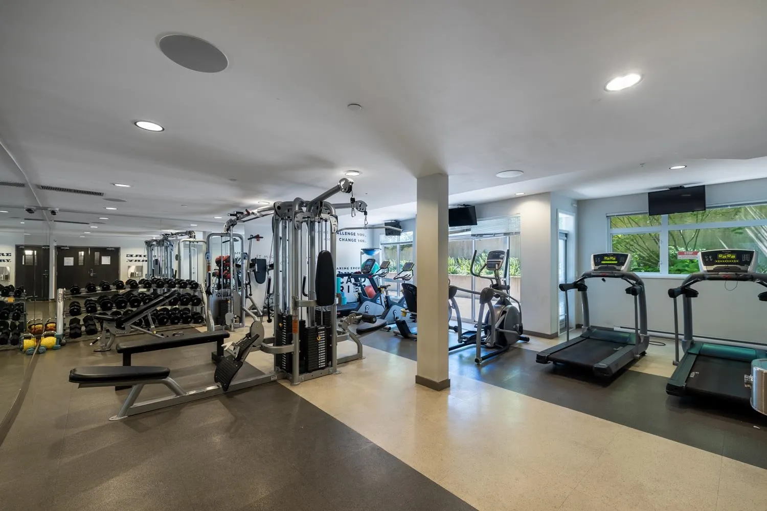 217 22 E Royal Avenue