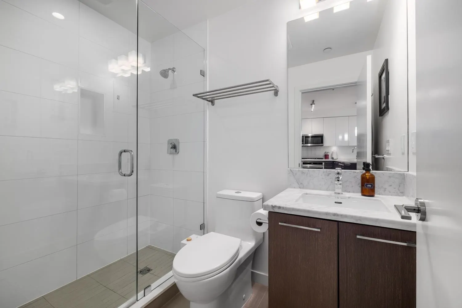 217 22 E Royal Avenue