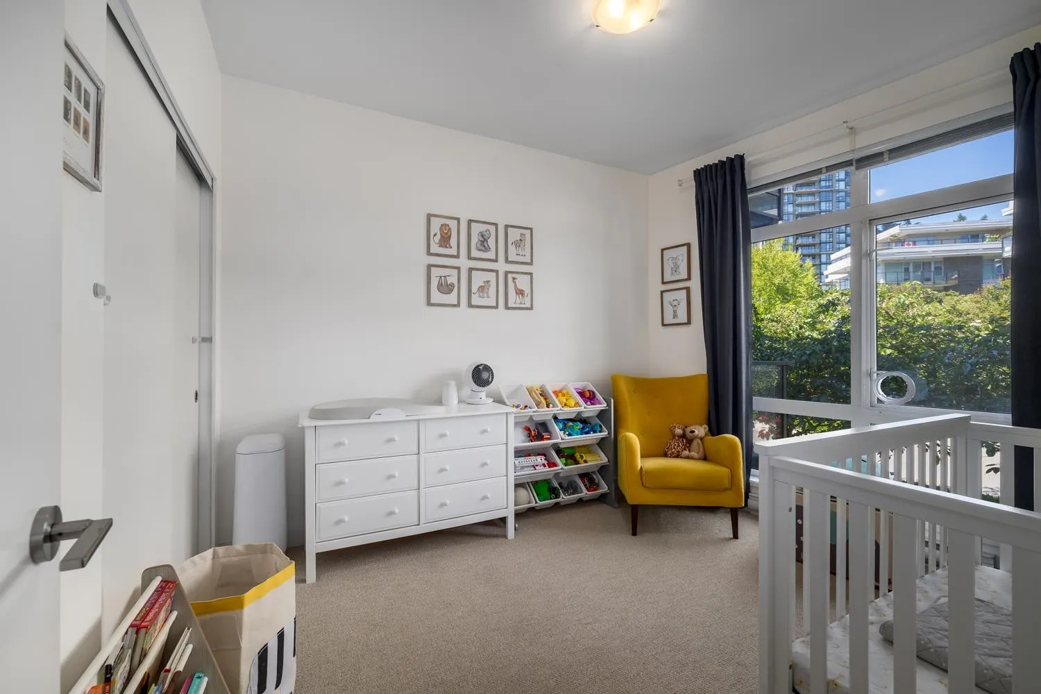 217 22 E Royal Avenue