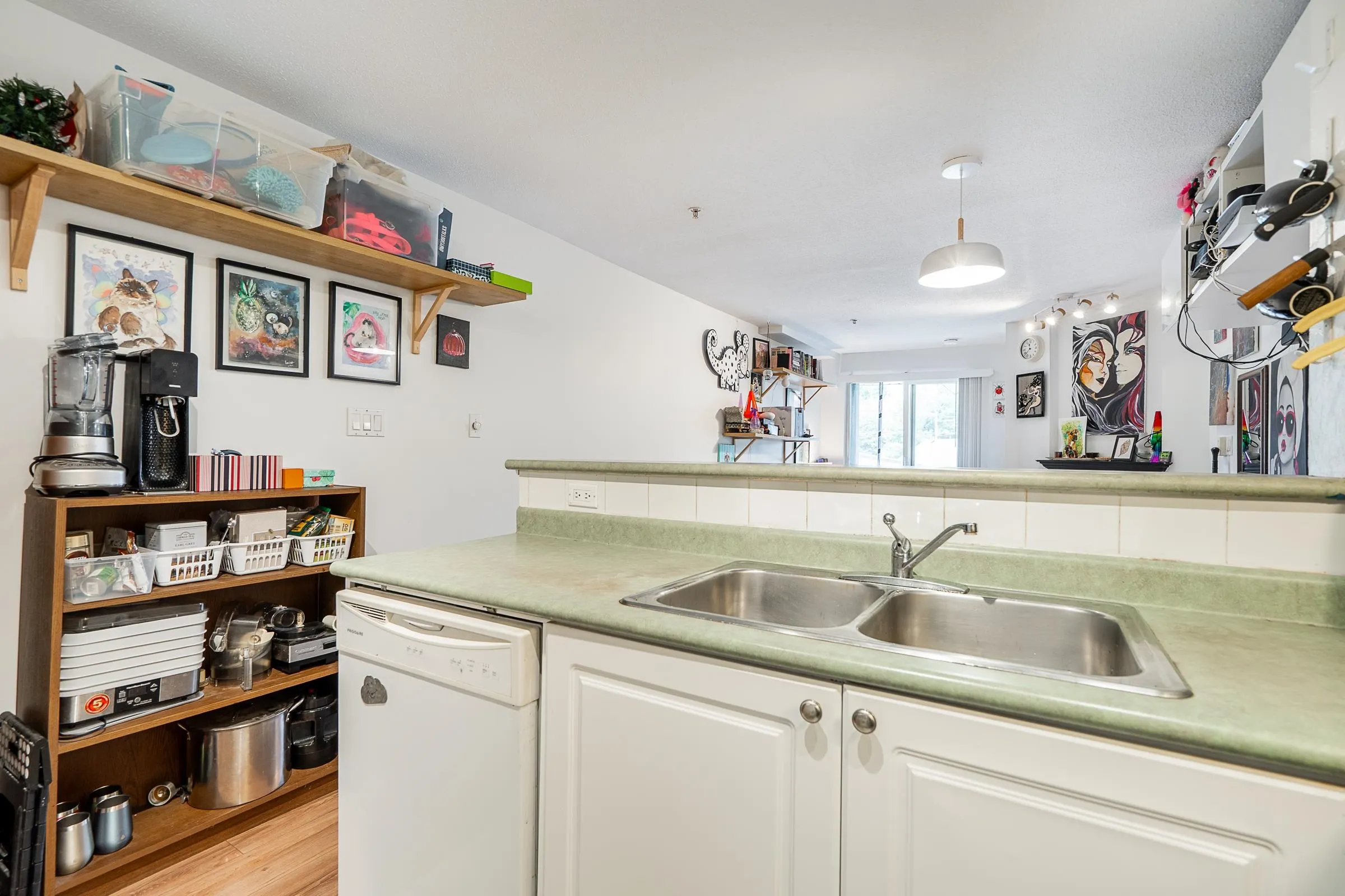 212 868 Kingsway