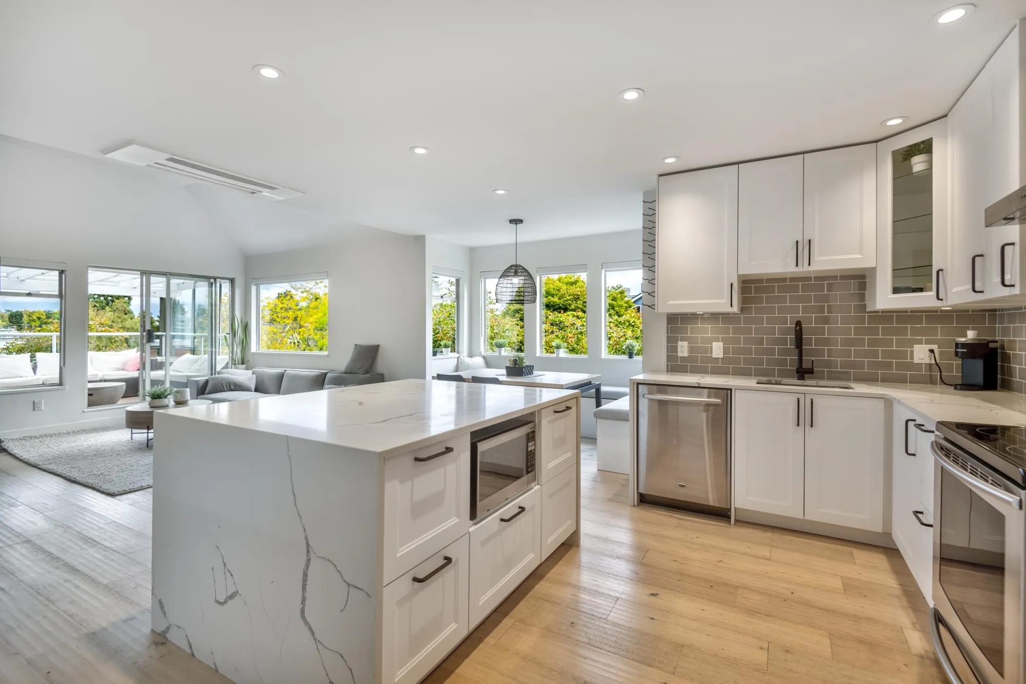 304 1665 Arbutus Street