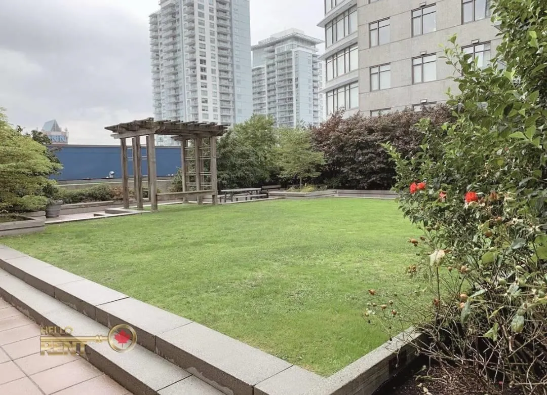 3210 888 Carnarvon Street