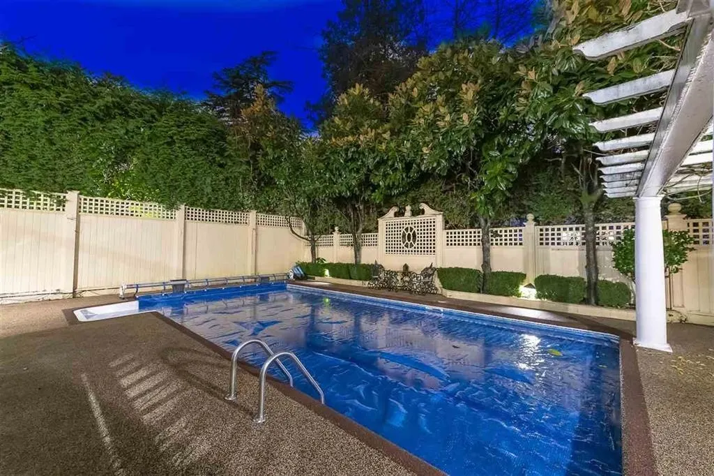 4XXX Beverly Crescent