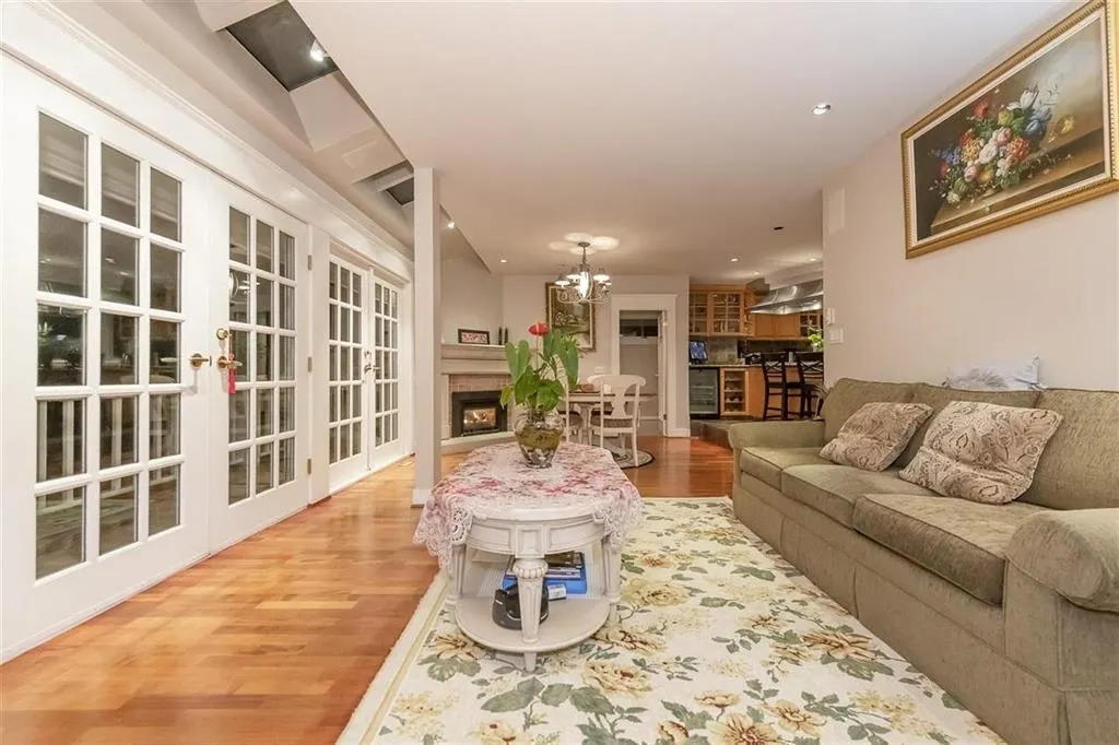 4XXX Beverly Crescent