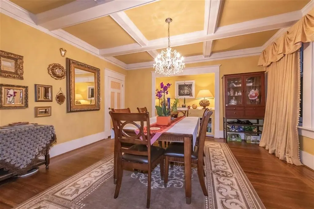 4XXX Beverly Crescent
