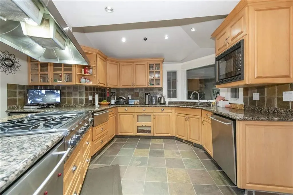 4XXX Beverly Crescent