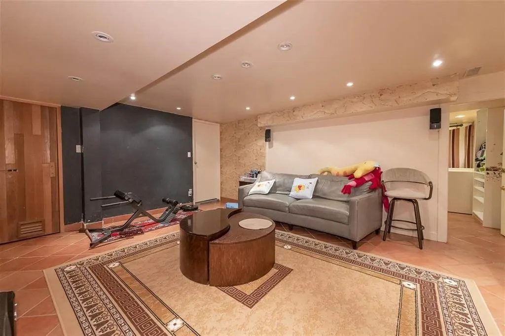 4XXX Beverly Crescent