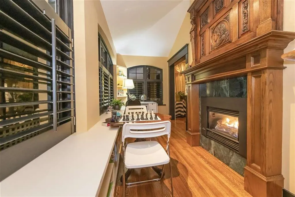 4XXX Beverly Crescent