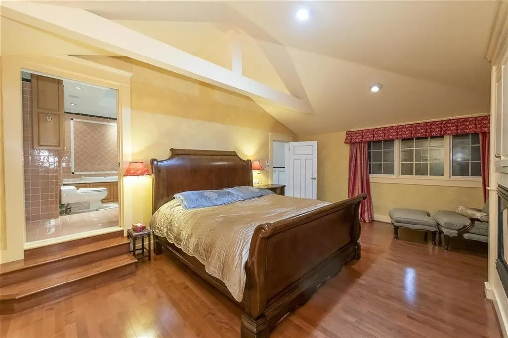 4XXX Beverly Crescent