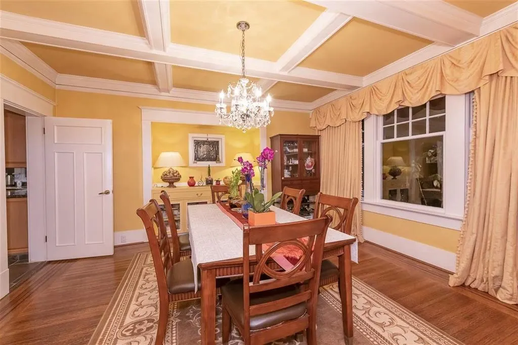 4XXX Beverly Crescent
