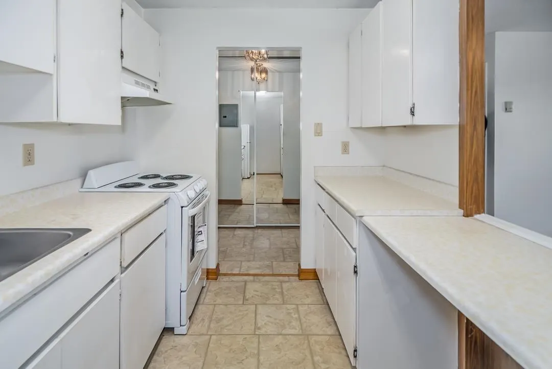 701 6631 Minoru Boulevard