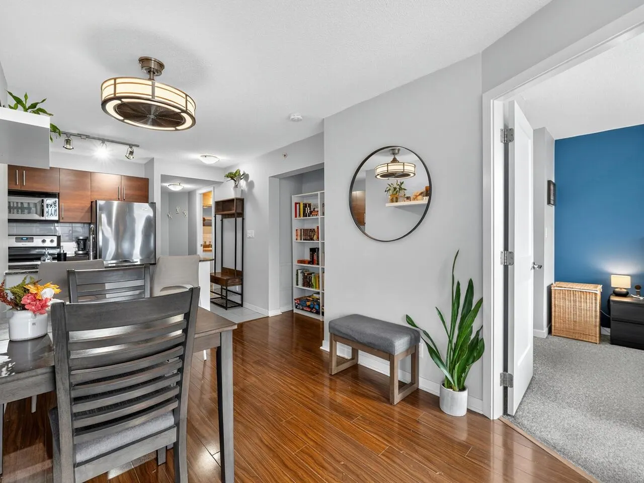 901 833 Agnes Street