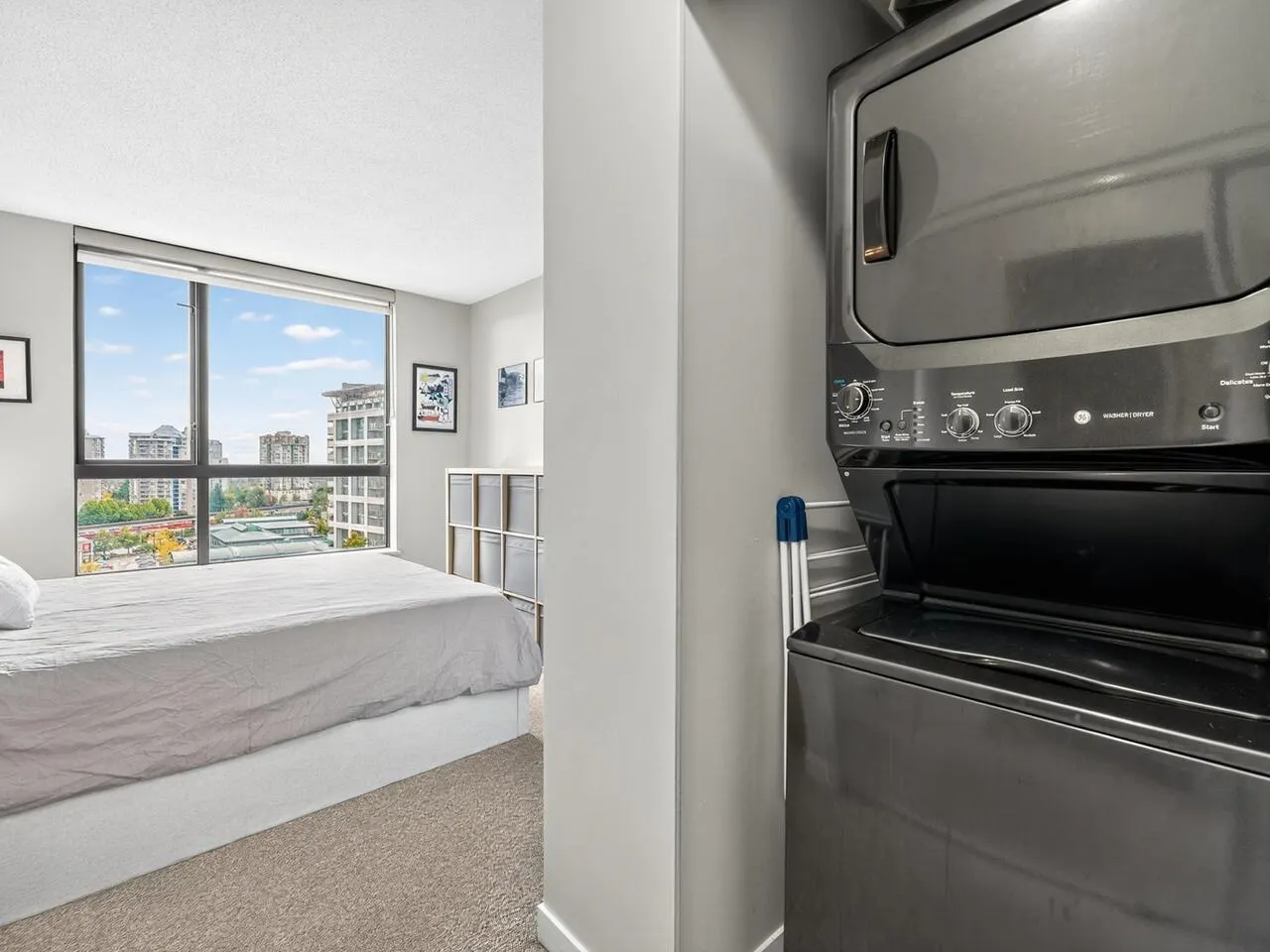 901 833 Agnes Street