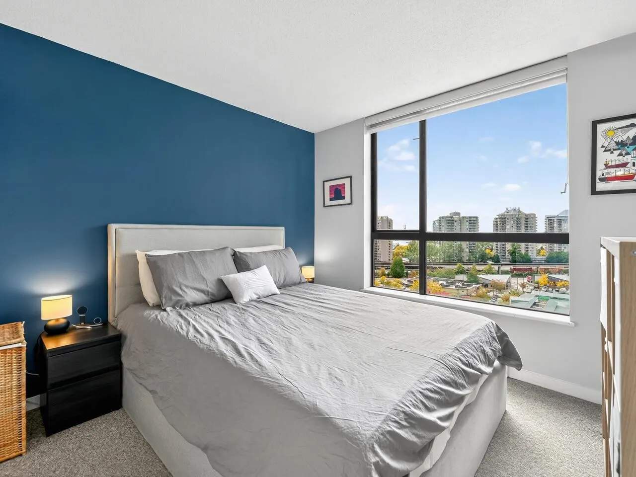 901 833 Agnes Street