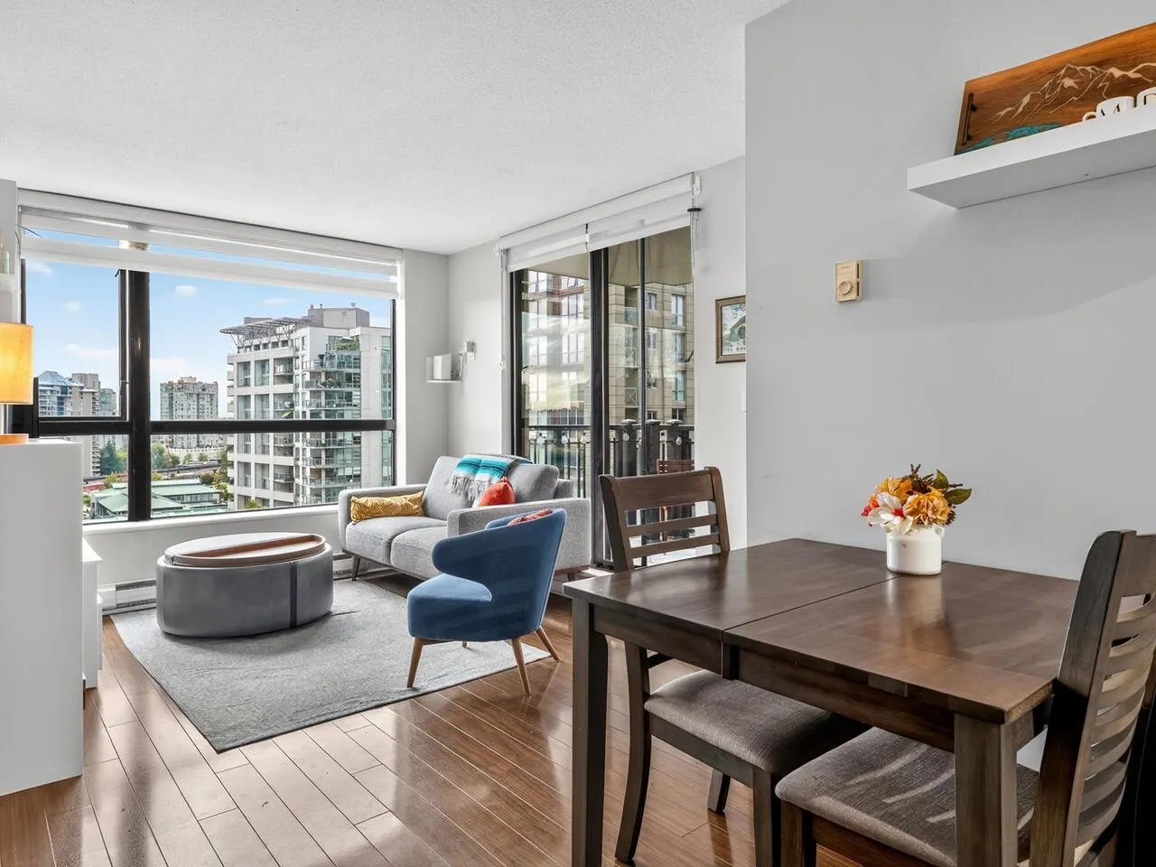 901 833 Agnes Street