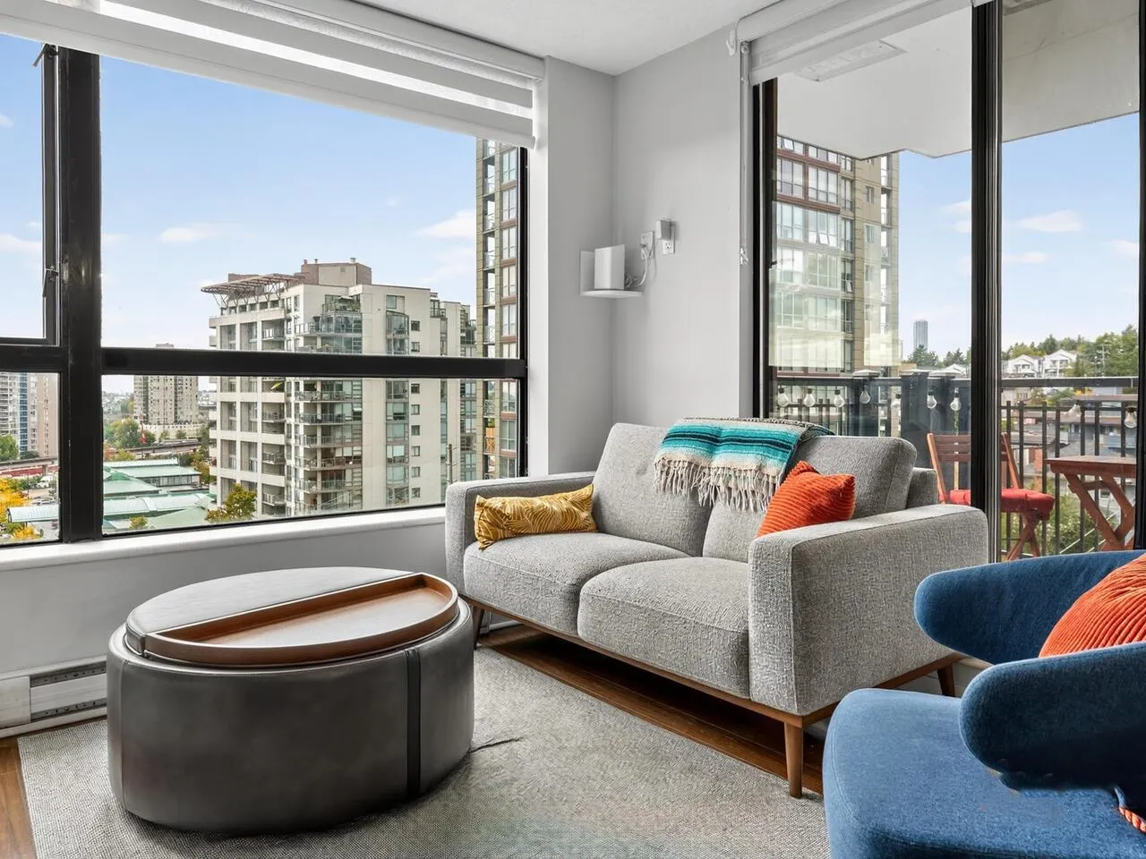 901 833 Agnes Street