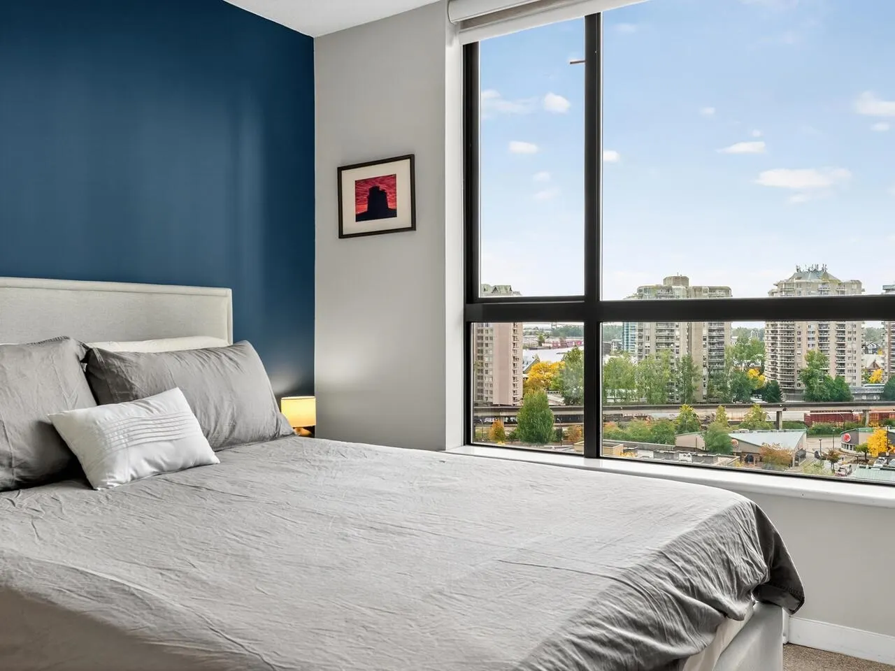 901 833 Agnes Street