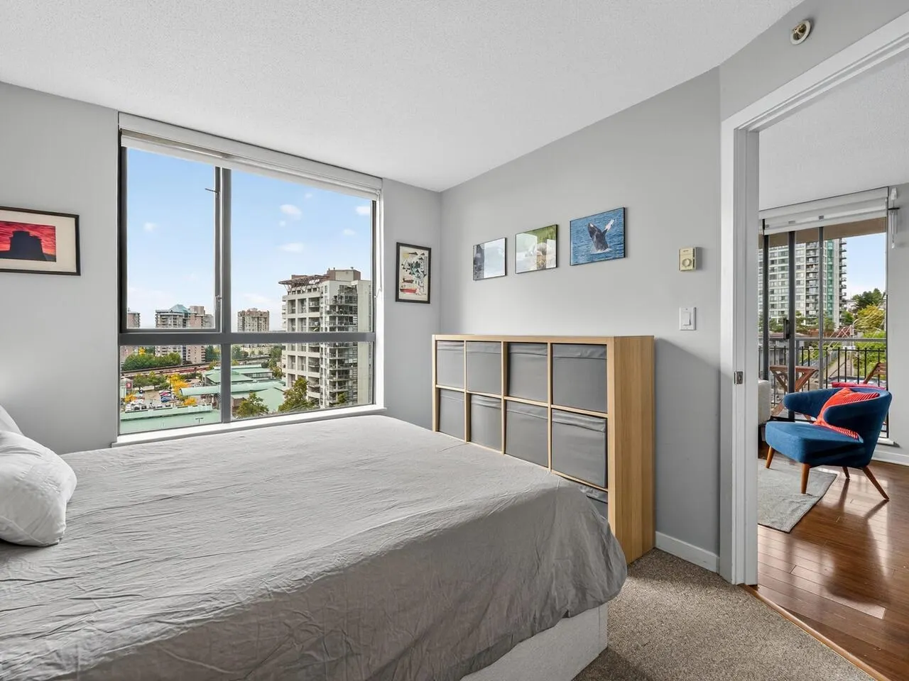 901 833 Agnes Street