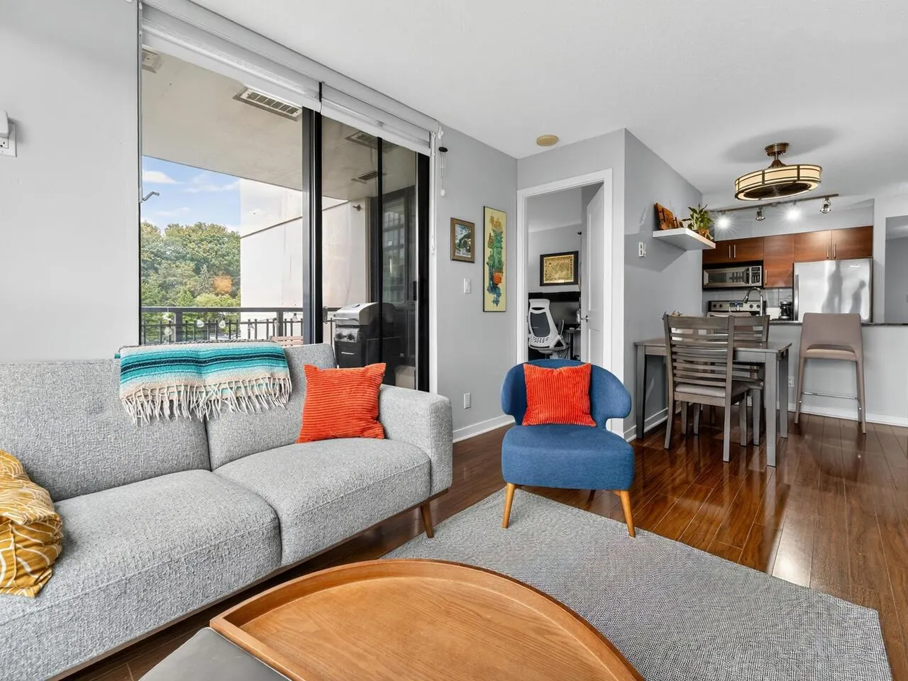 901 833 Agnes Street