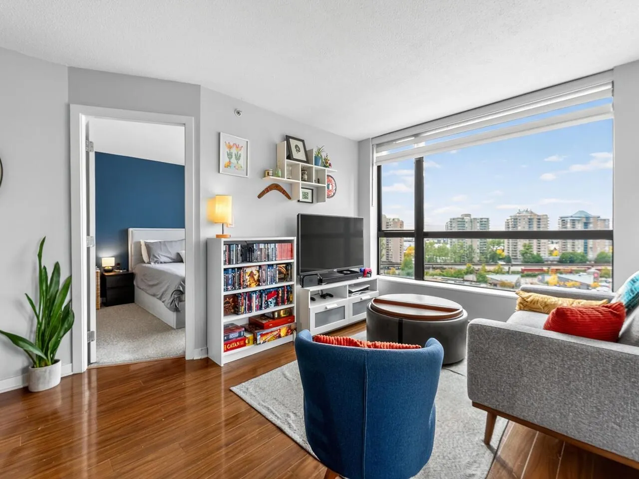 901 833 Agnes Street