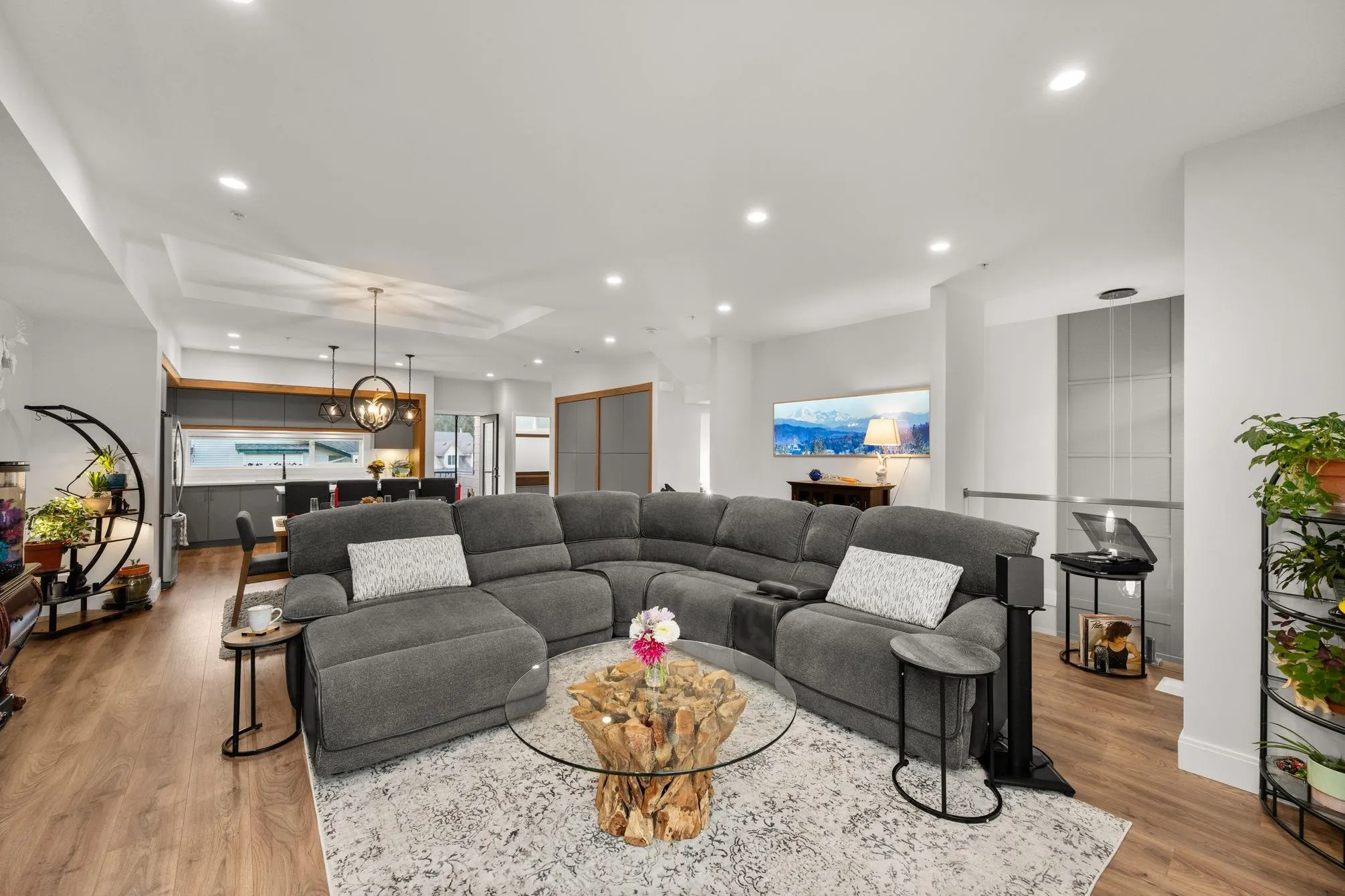 22 33209 Cherry Avenue