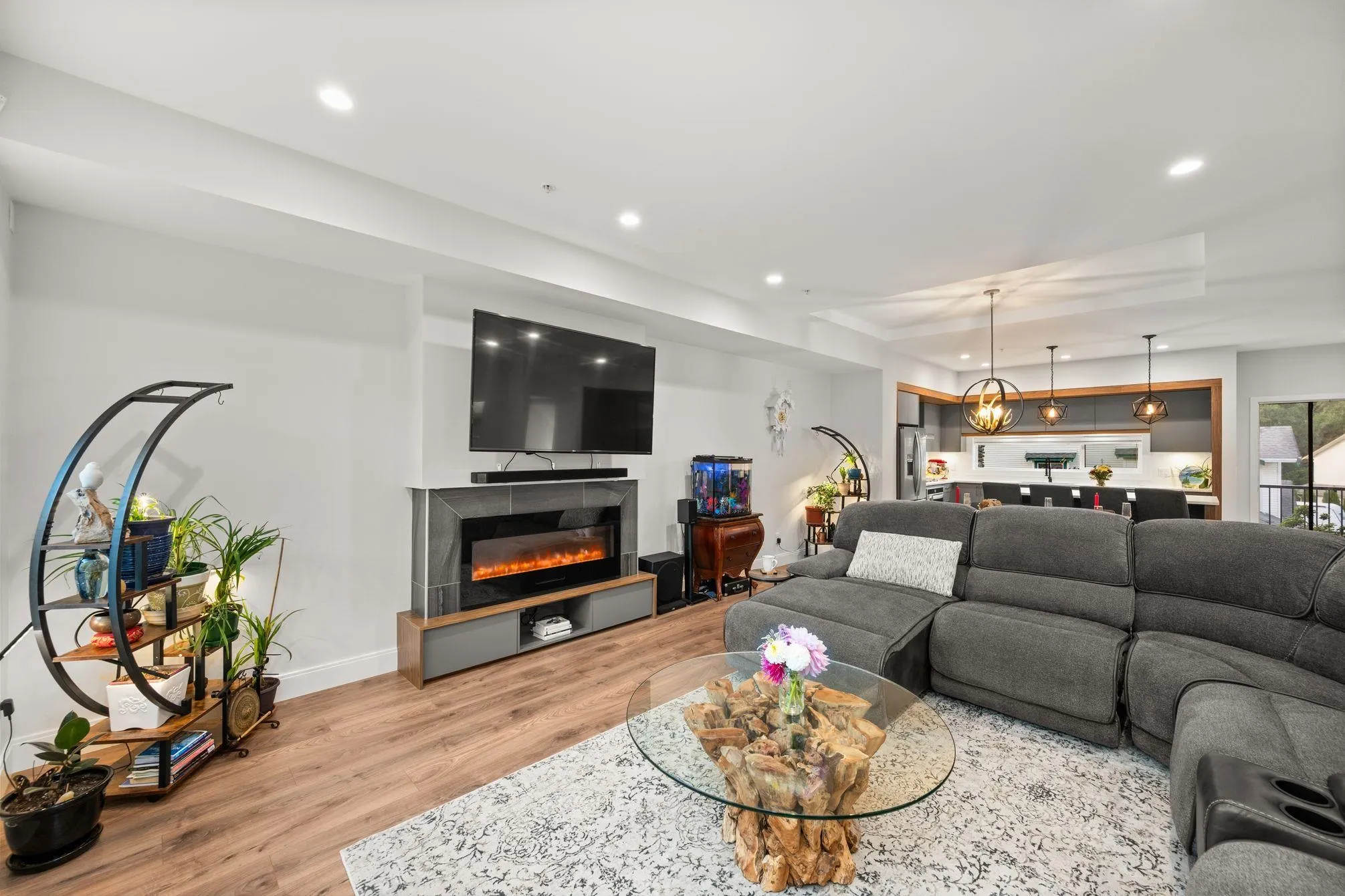 22 33209 Cherry Avenue