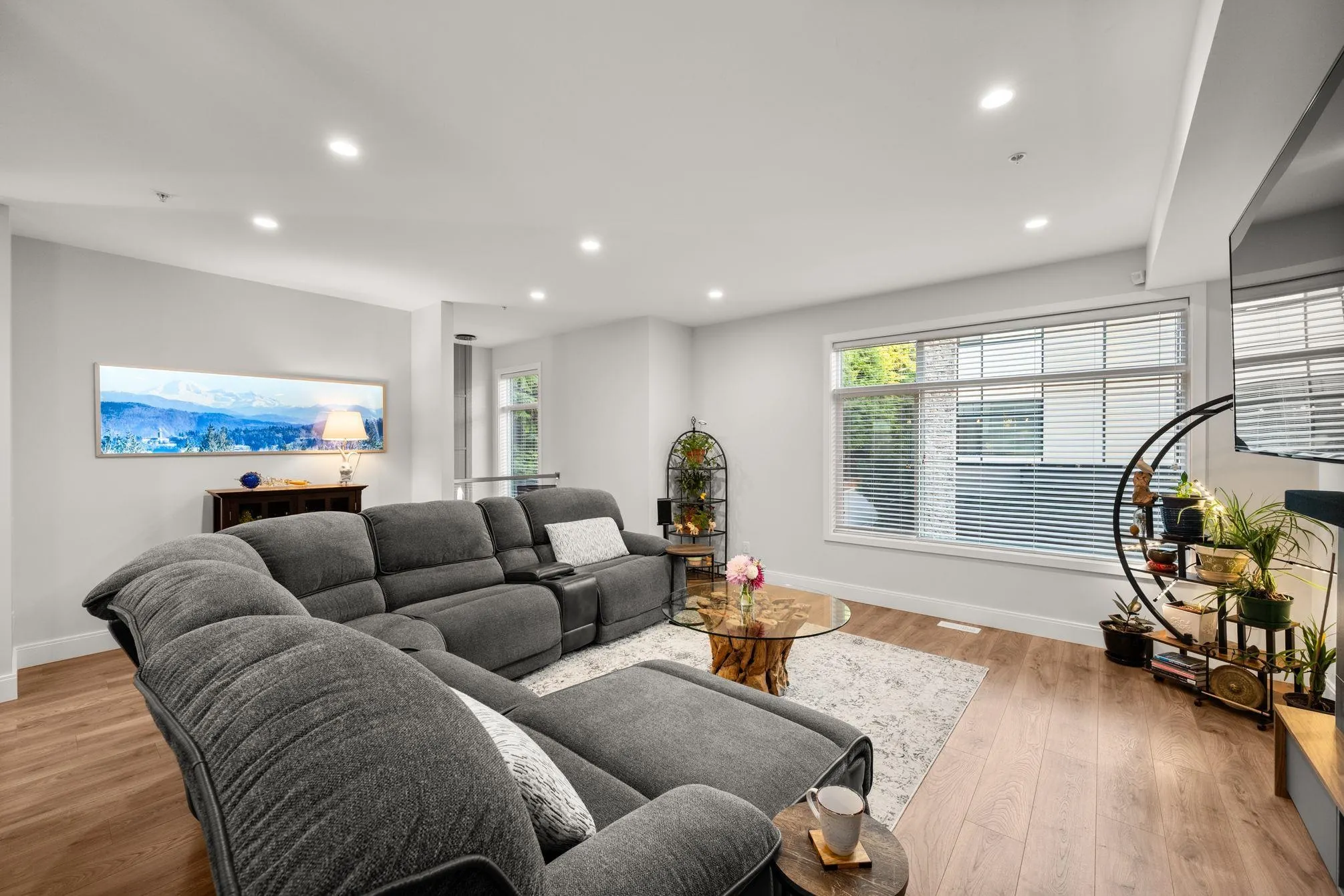 22 33209 Cherry Avenue