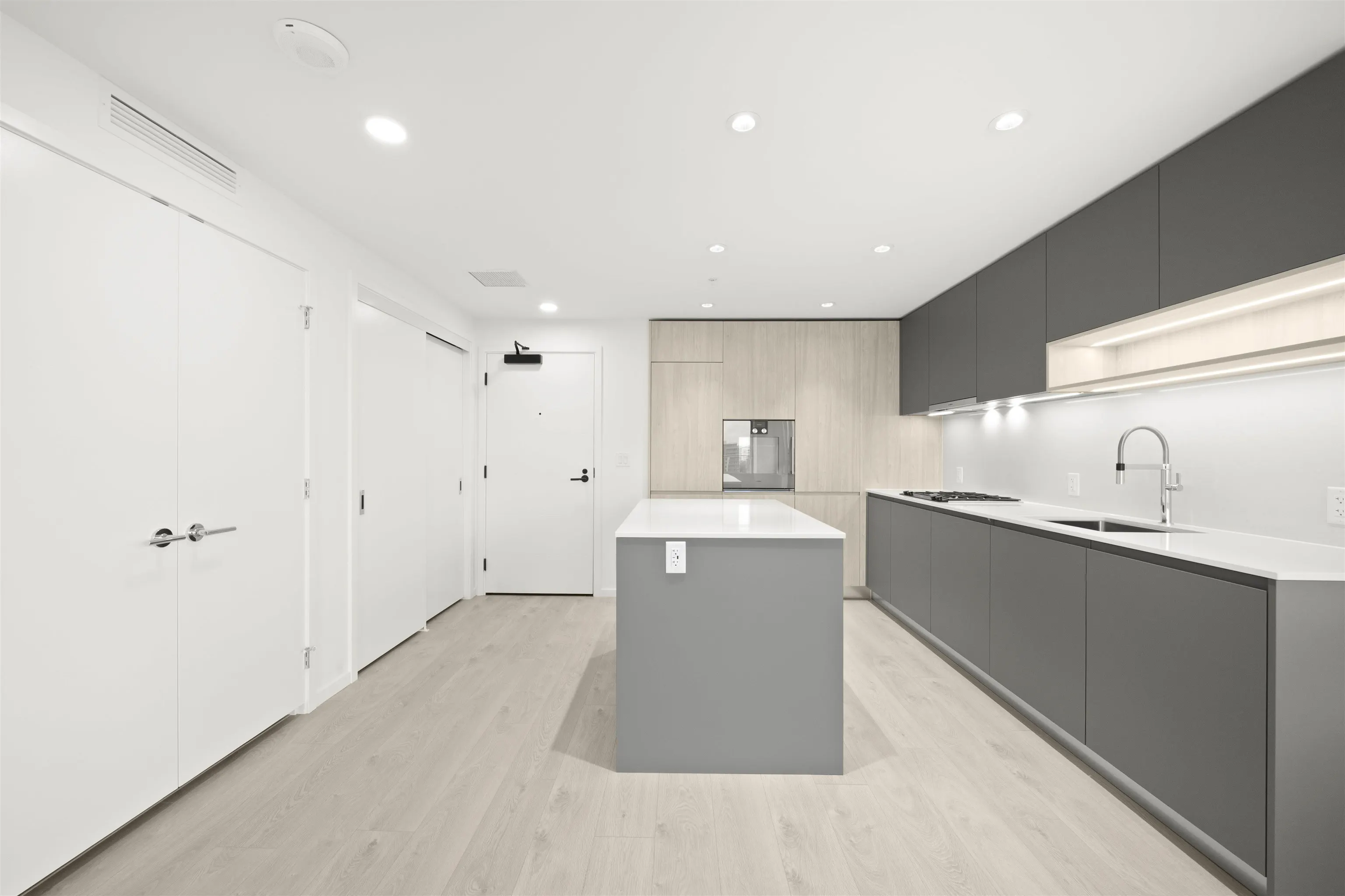 1201 6500 Minoru Boulevard