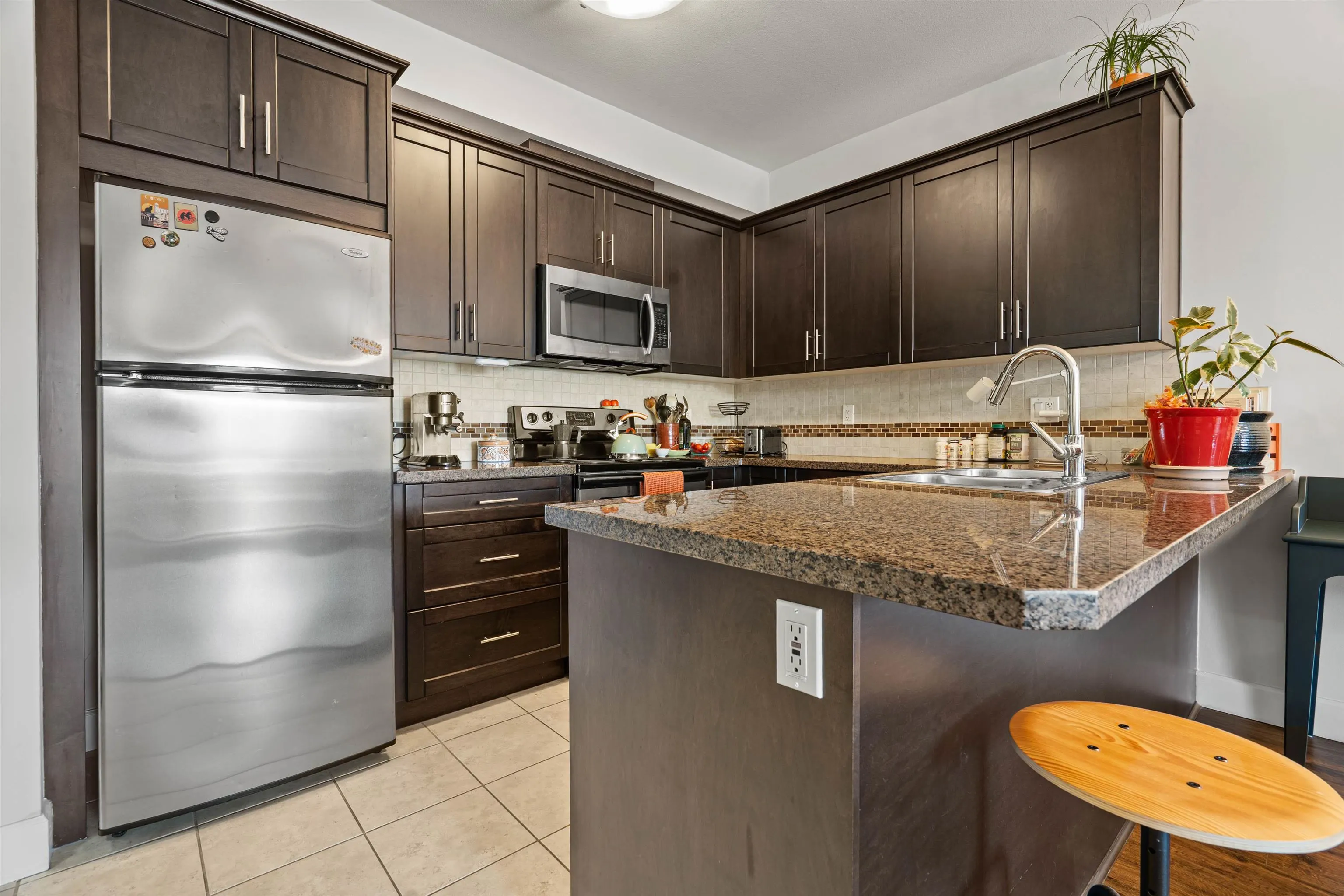 216 46262 First Avenue