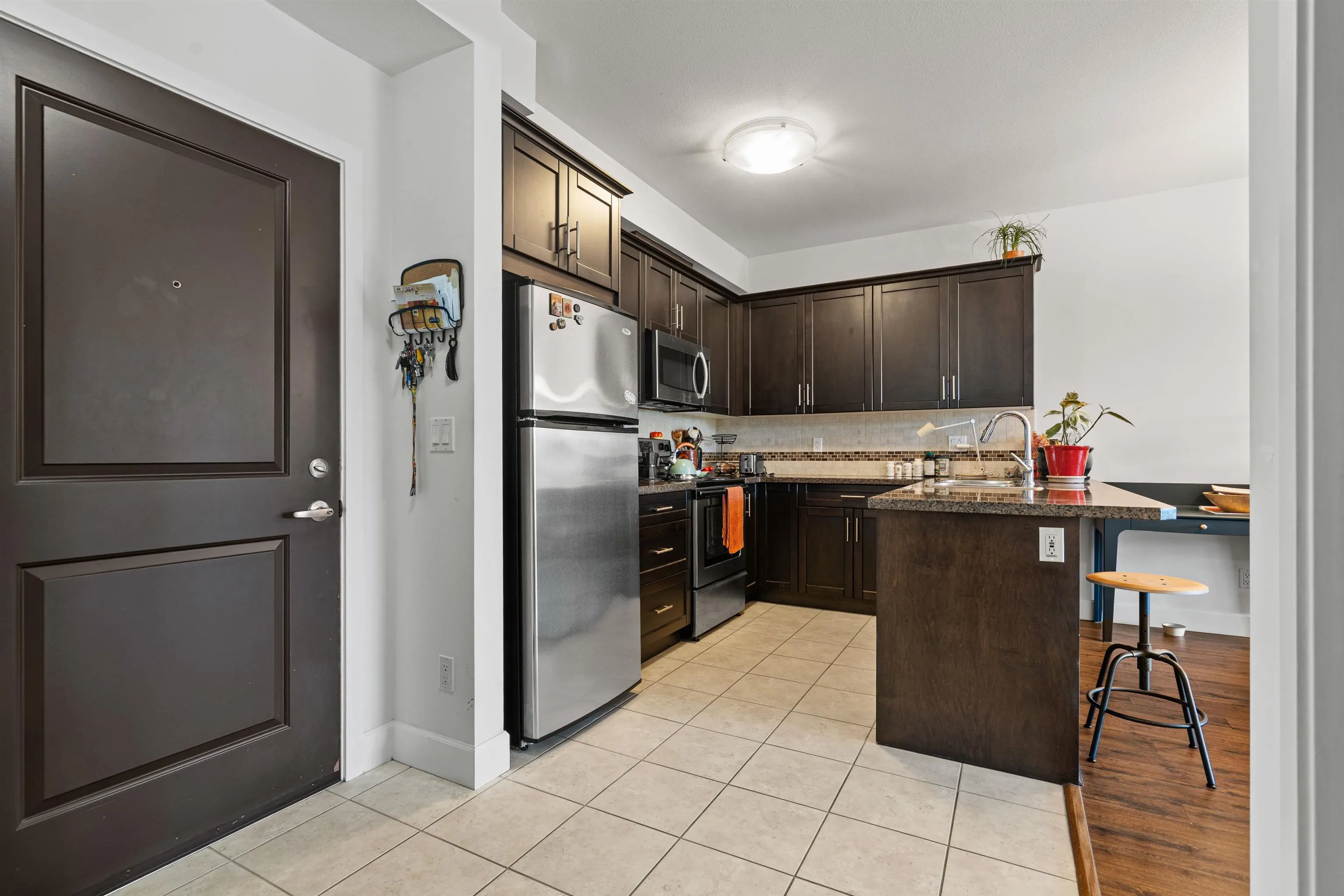 216 46262 First Avenue