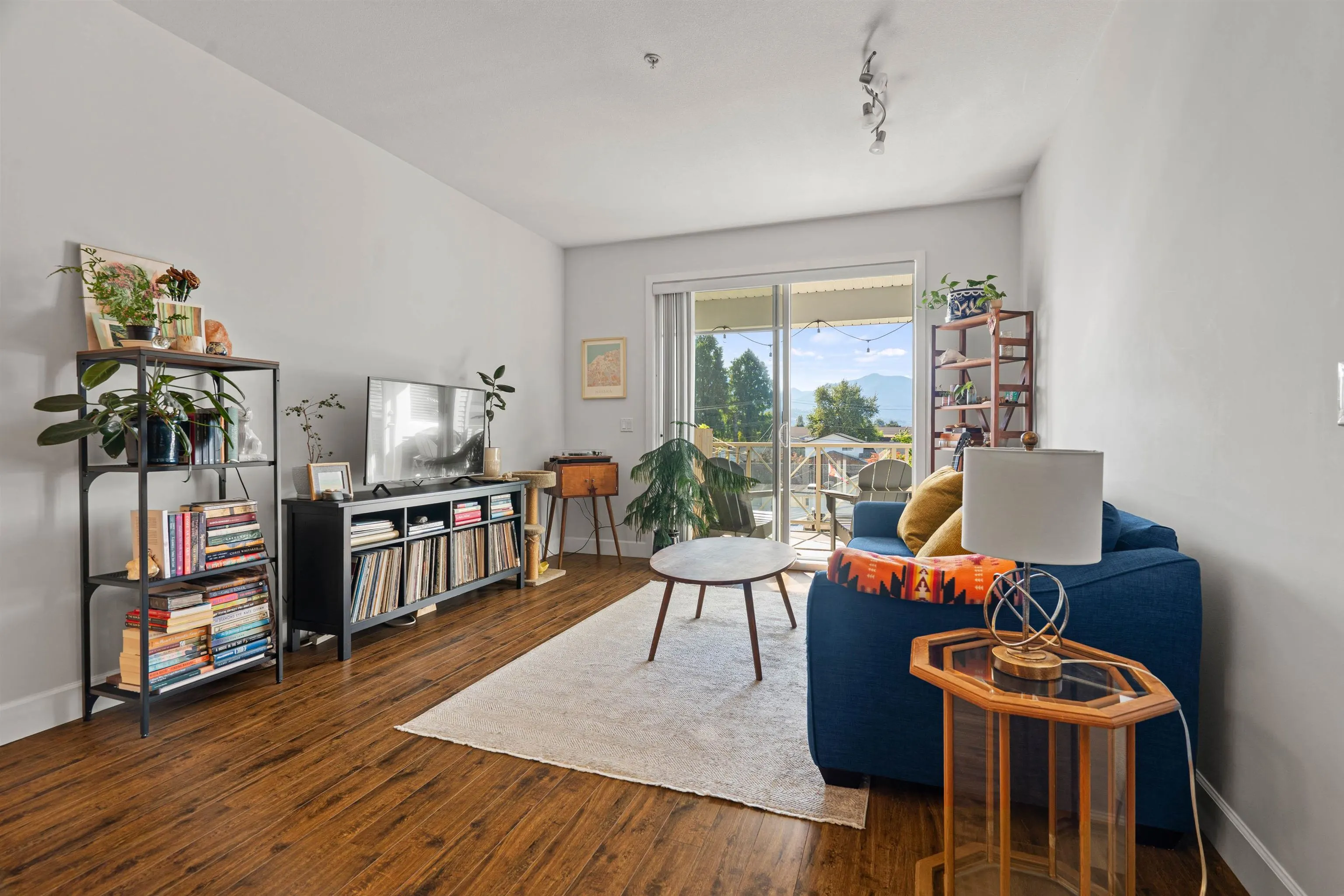 216 46262 First Avenue