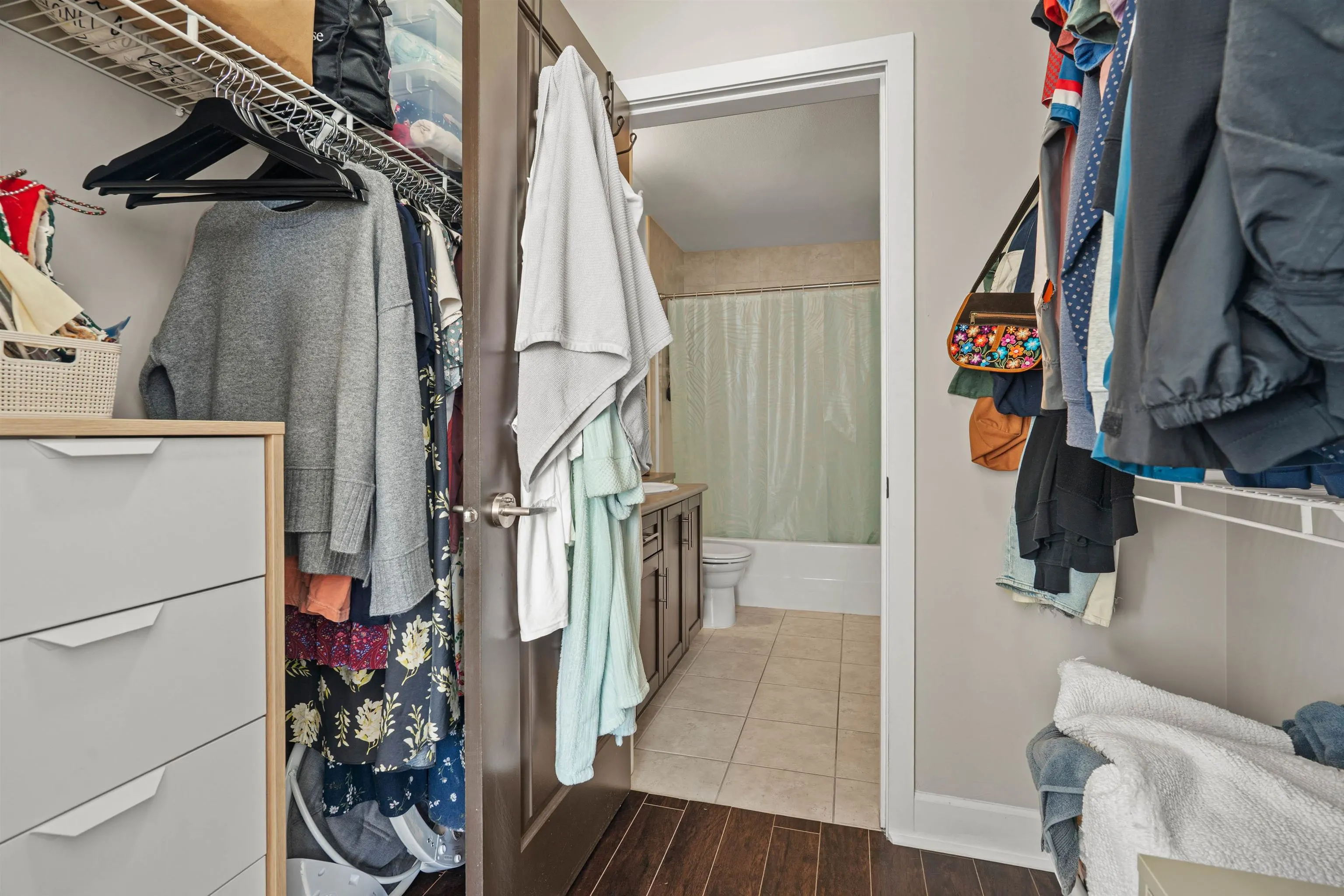 216 46262 First Avenue