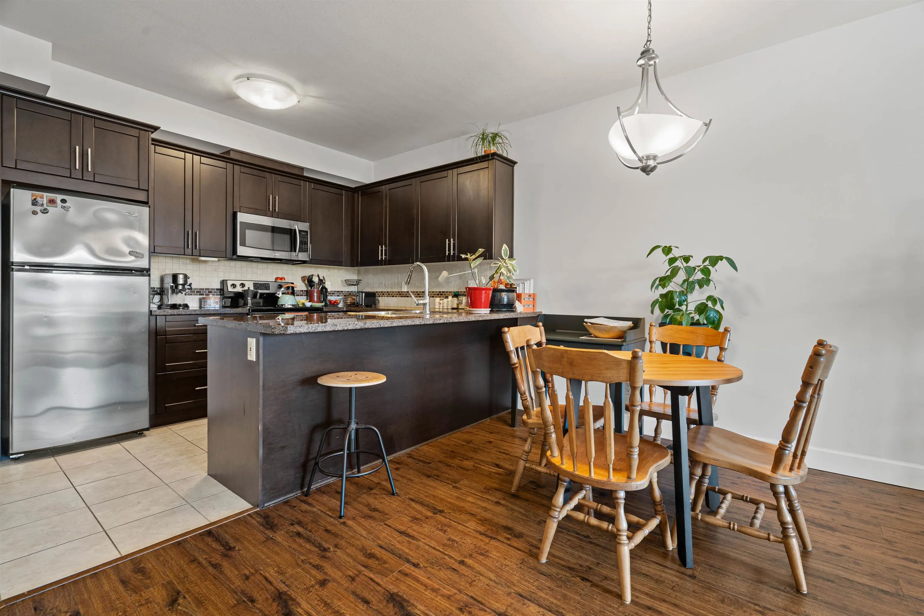 216 46262 First Avenue