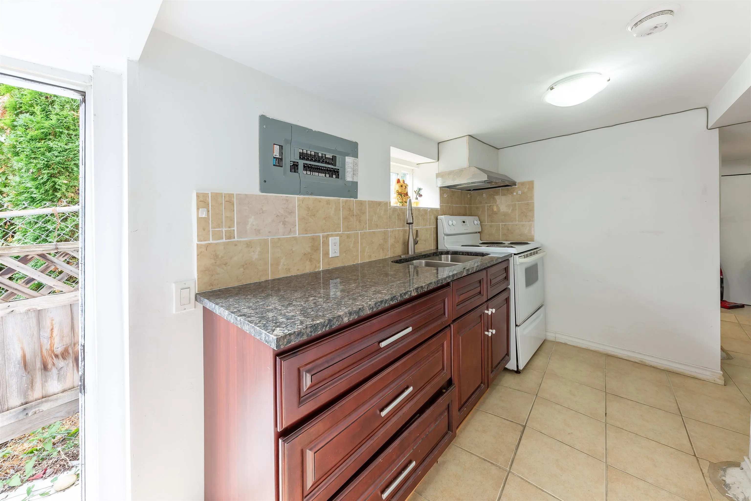 1011 Auckland Street