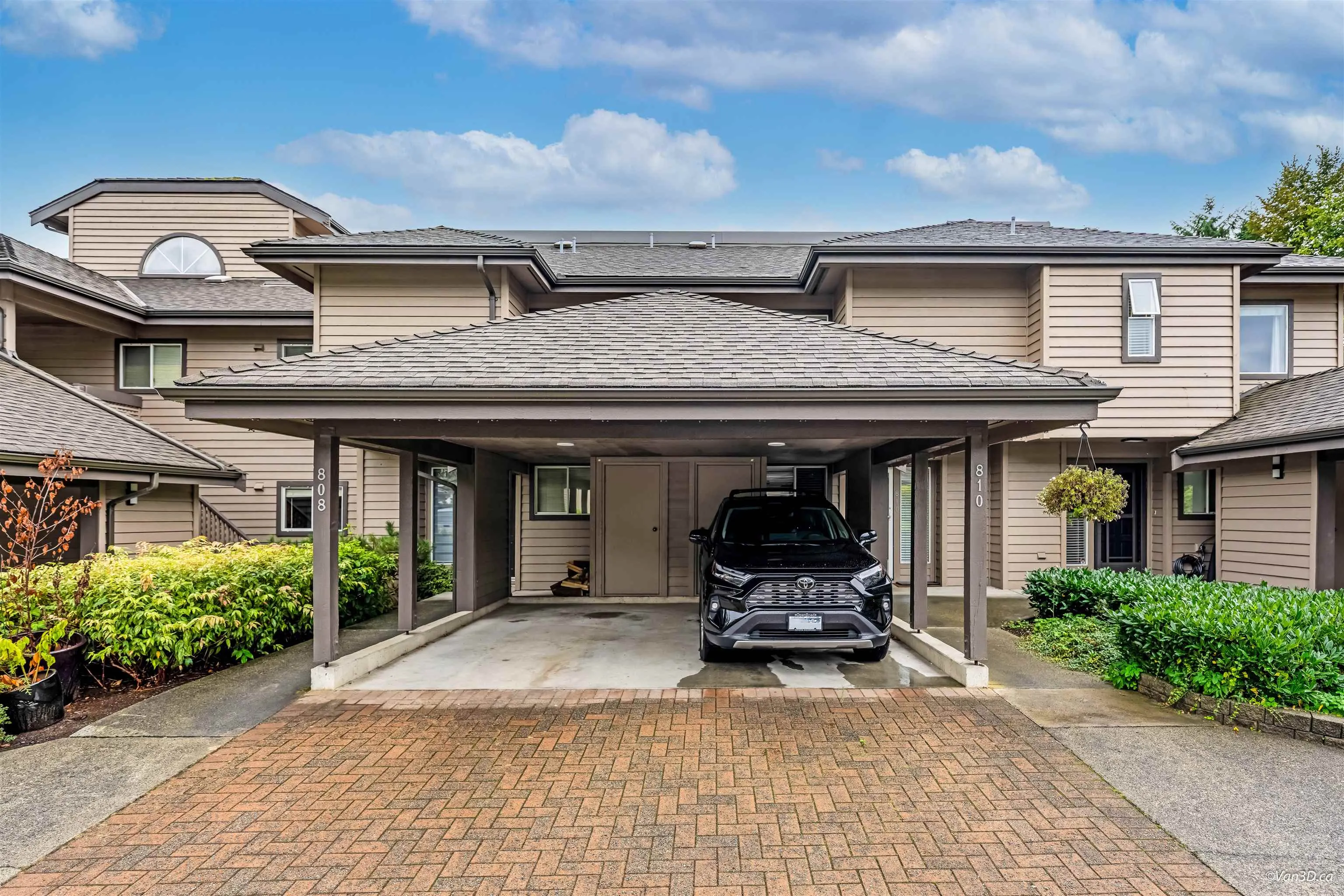 808 Roche Point Drive
