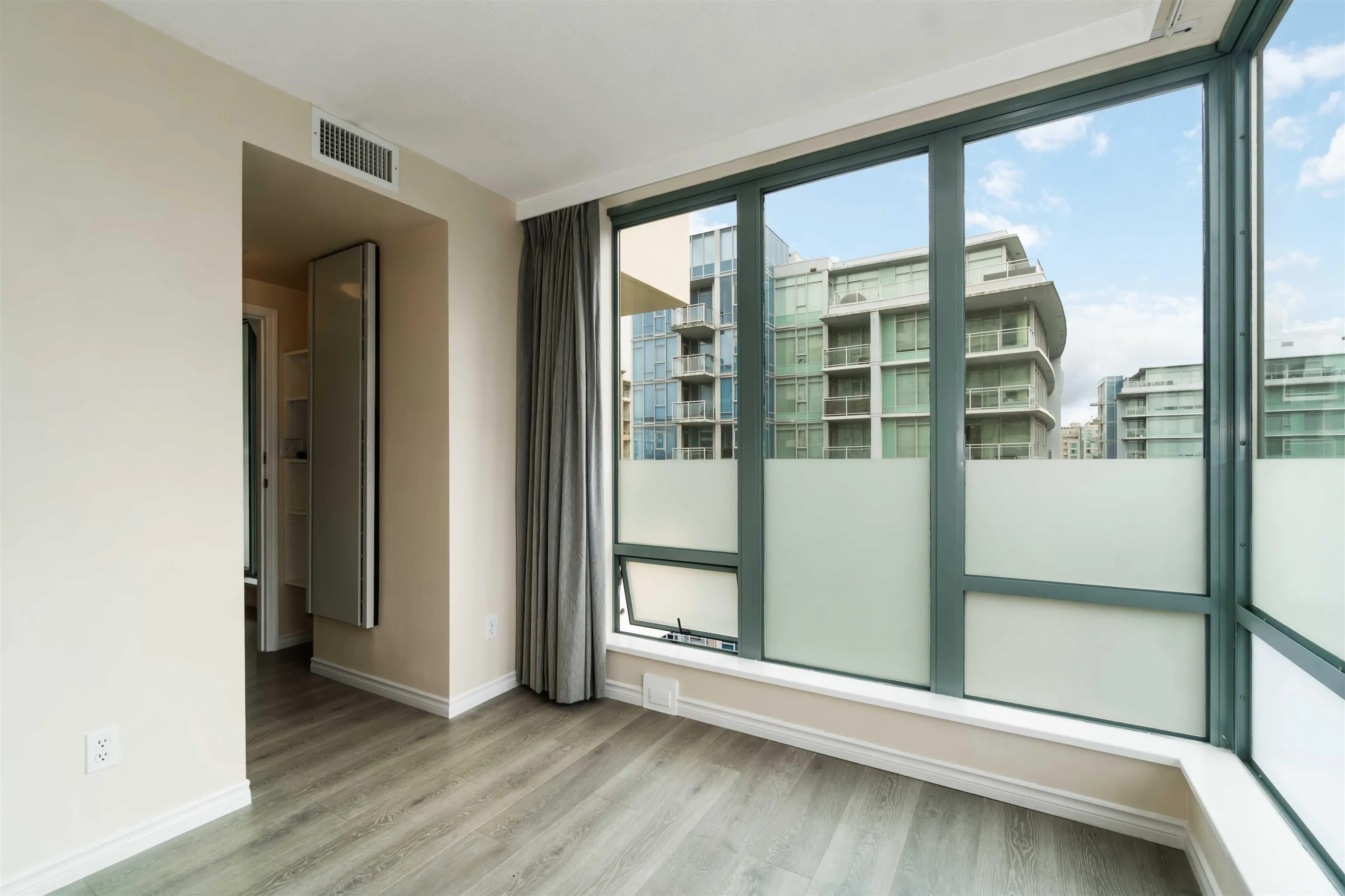 1307 5911 Alderbridge Way