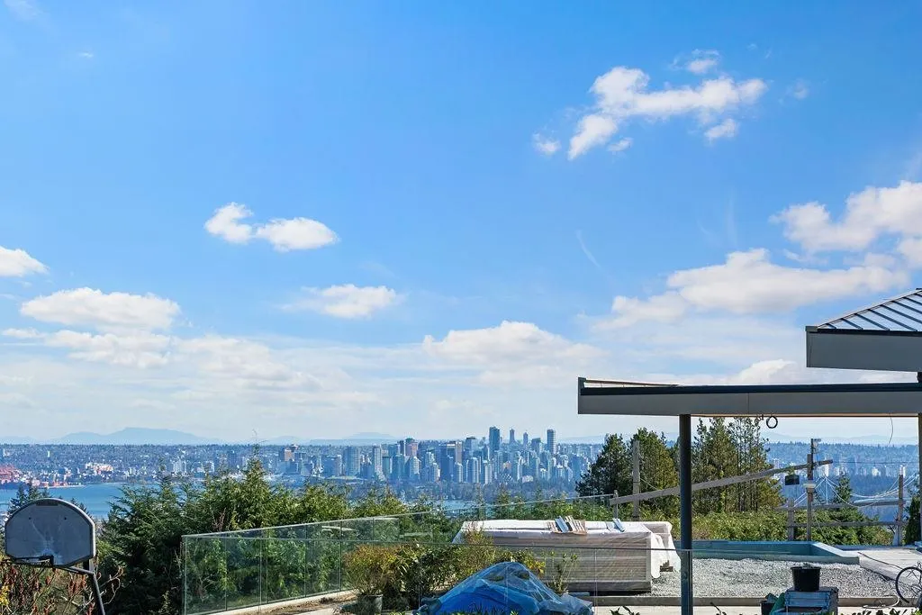 685 King Georges Way