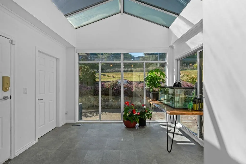 685 King Georges Way