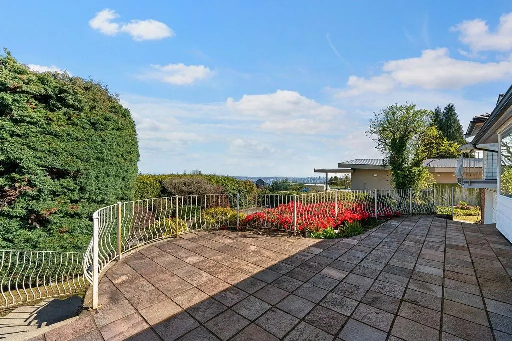 685 King Georges Way