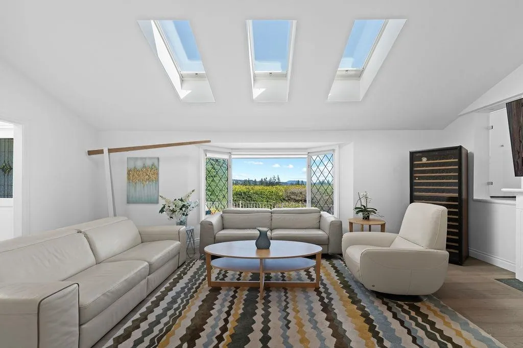 685 King Georges Way