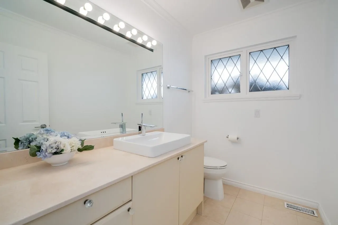 685 King Georges Way