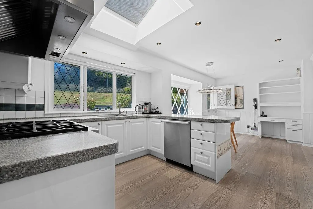 685 King Georges Way