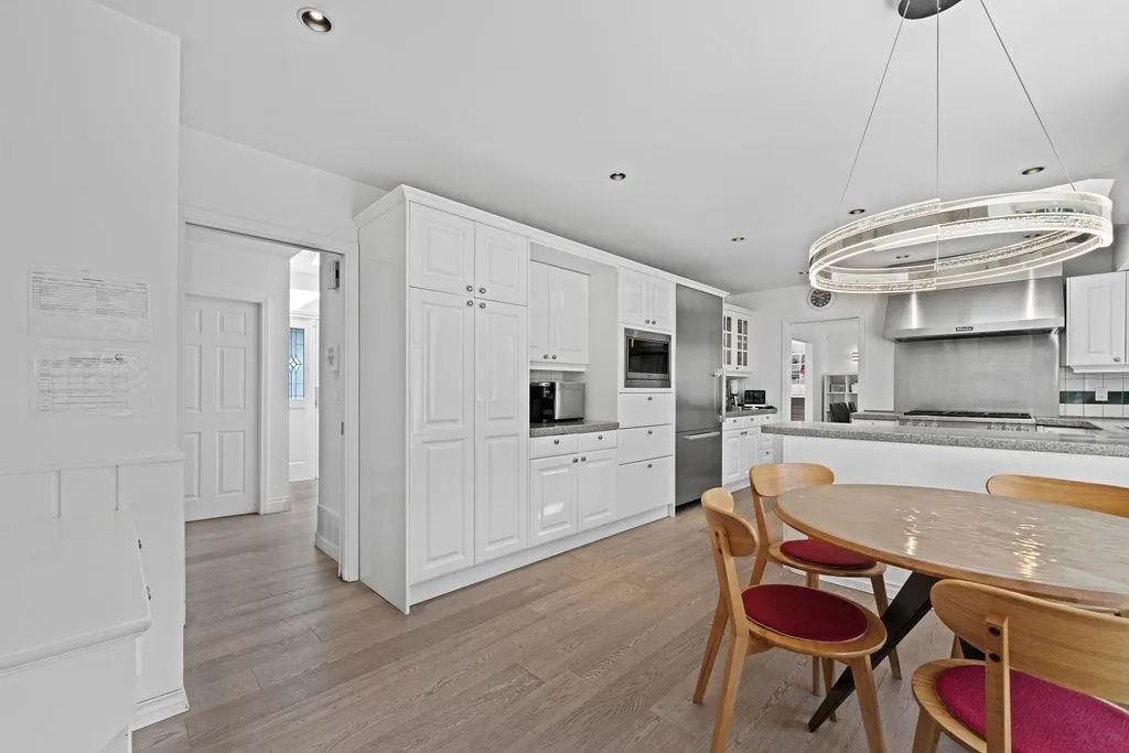 685 King Georges Way