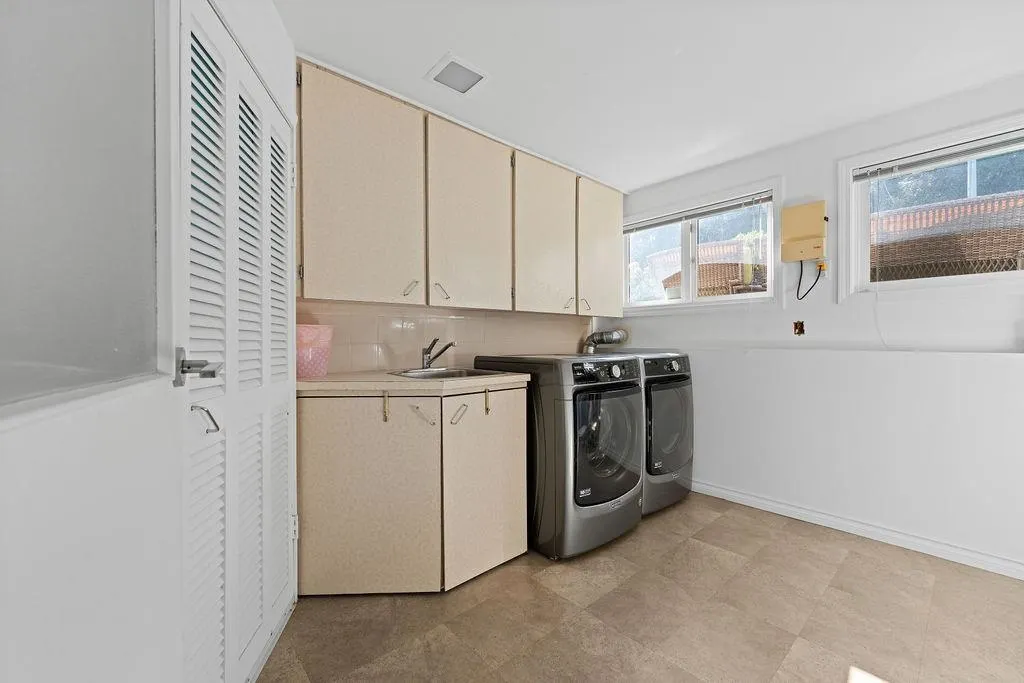 685 King Georges Way