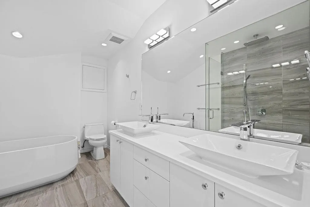 685 King Georges Way