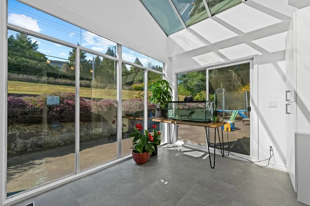 685 King Georges Way