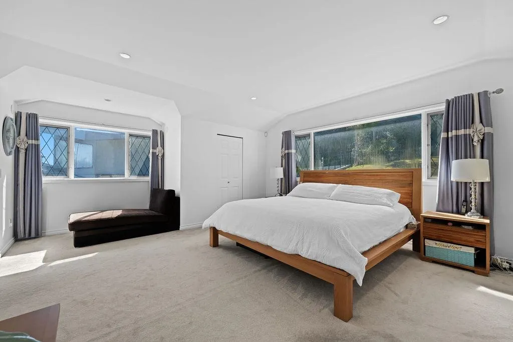 685 King Georges Way