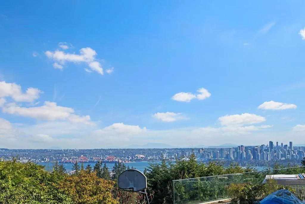 685 King Georges Way