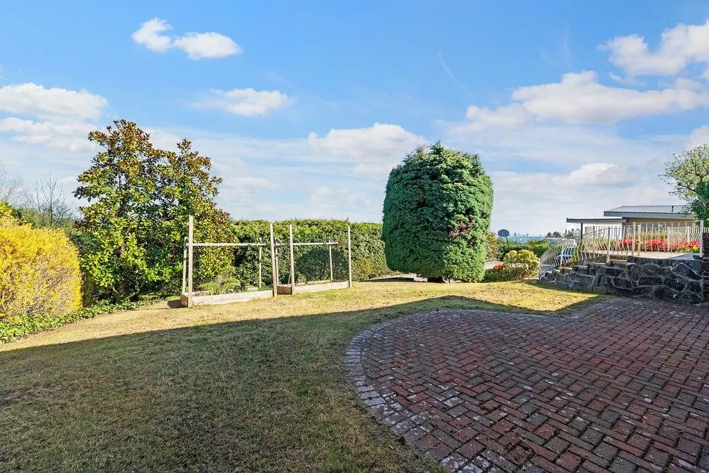 685 King Georges Way